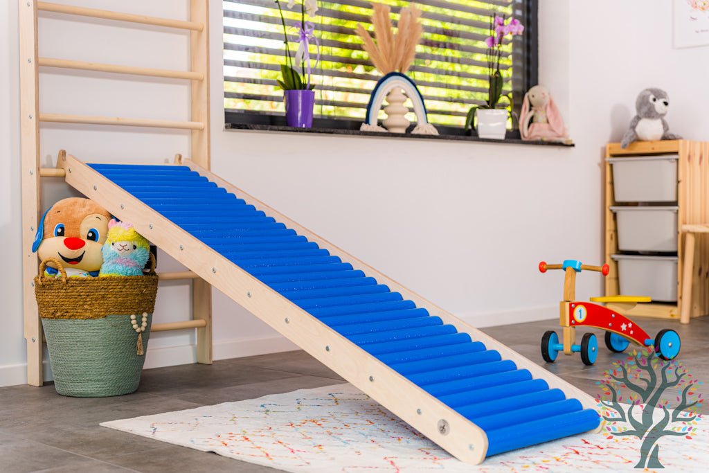 Sprossenwand INSPIRATION | 200x70cm | aus einem Teil gefertigt | optional mit Klimmzug & Rollenrutsche - Kletterling – einfach Kind sein