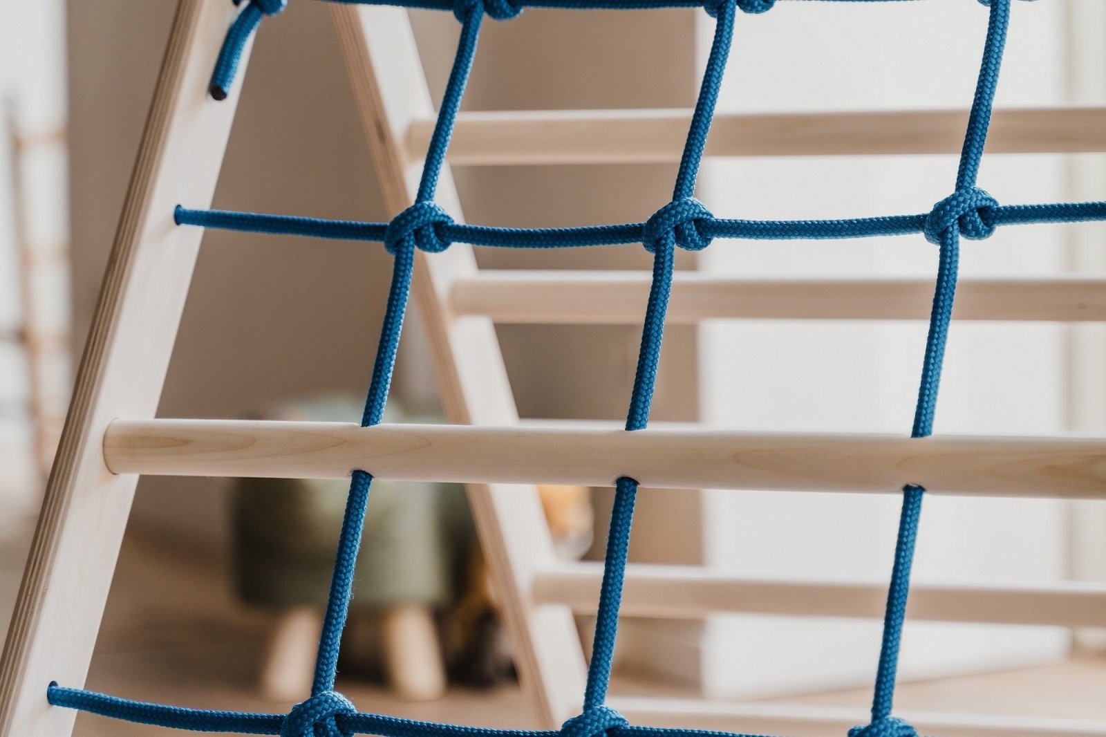 Kletterdreieck ORANG - UTAN UP | 3 - seitig | 87cm | mit Netz, Sprossen - und Kletterseite - Kletterling – einfach Kind sein