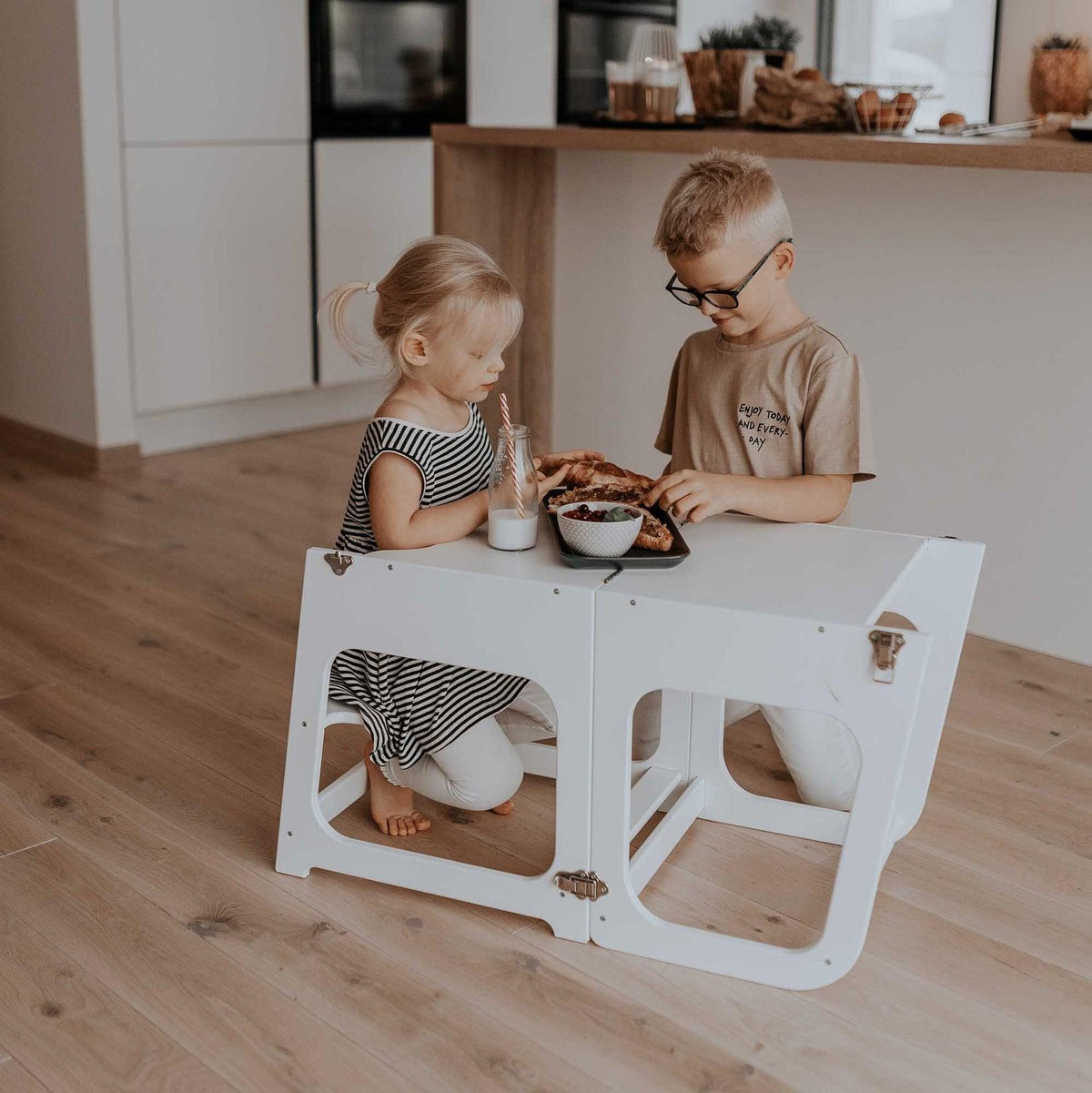 Vielseitiger 2 - in - 1 transformierbarer Lernturm - Kletterling – einfach Kind sein