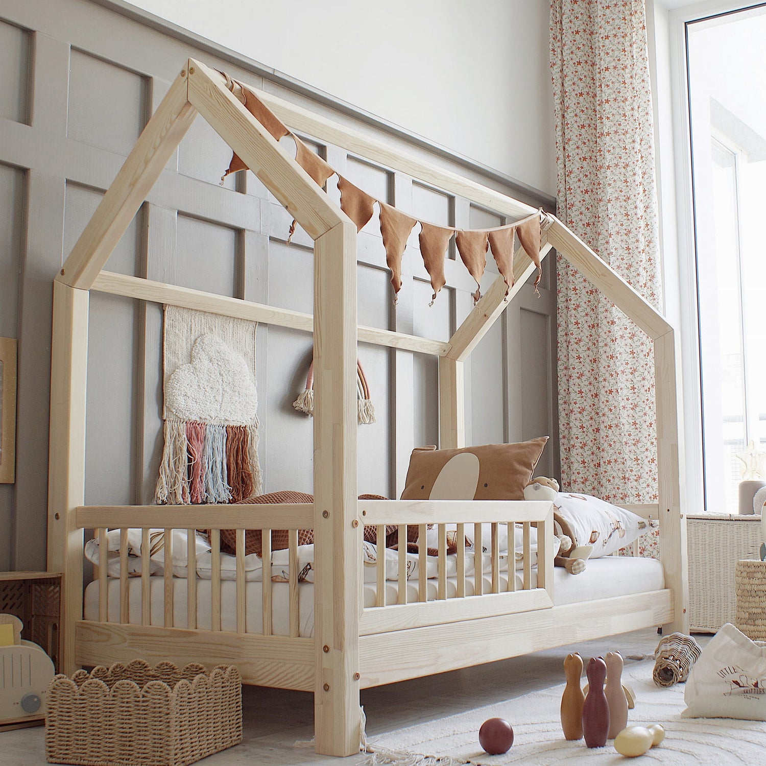 Hausbett STERNCHEN mit abnehmbarer Barriere