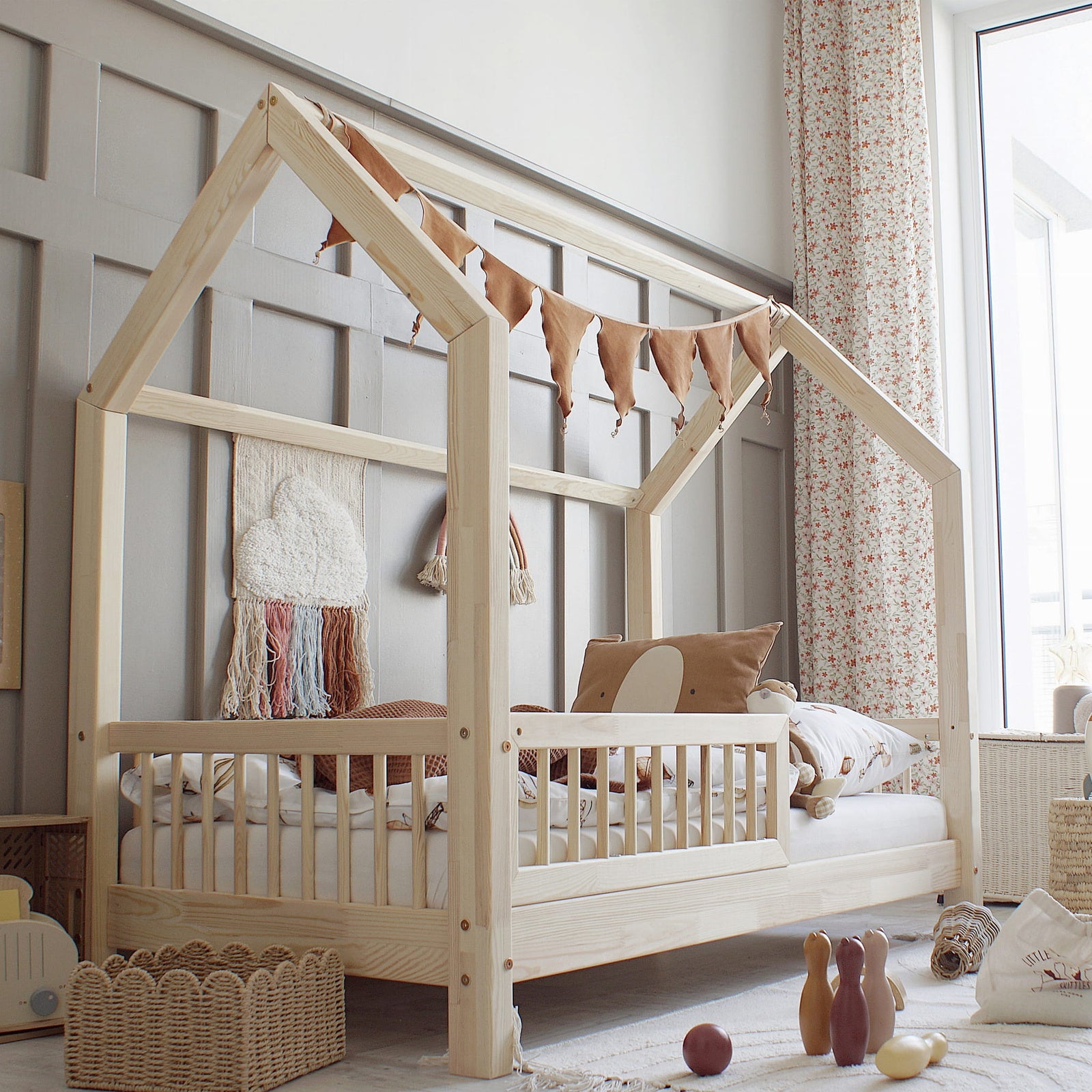 Hausbett STERNCHEN mit abnehmbarer Barriere