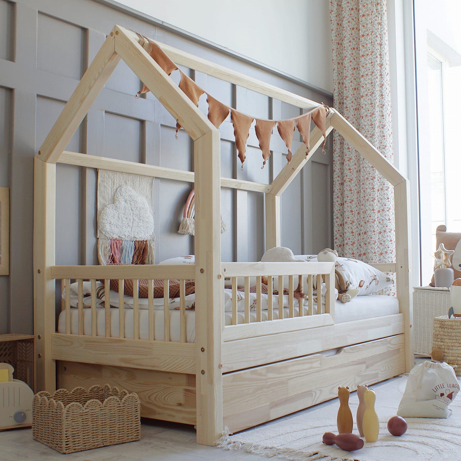 Hausbett STERNCHEN PLUS mit Schublade