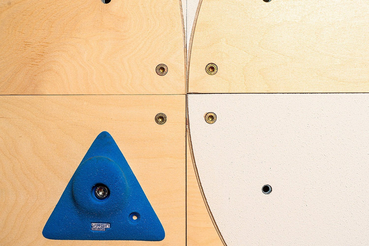 Kletterwand BK INDOOR aus 3 Teilen | 234 cm x 118 cm | inkl. 23 Griffen | 60 Loch - Kletterling – einfach Kind sein