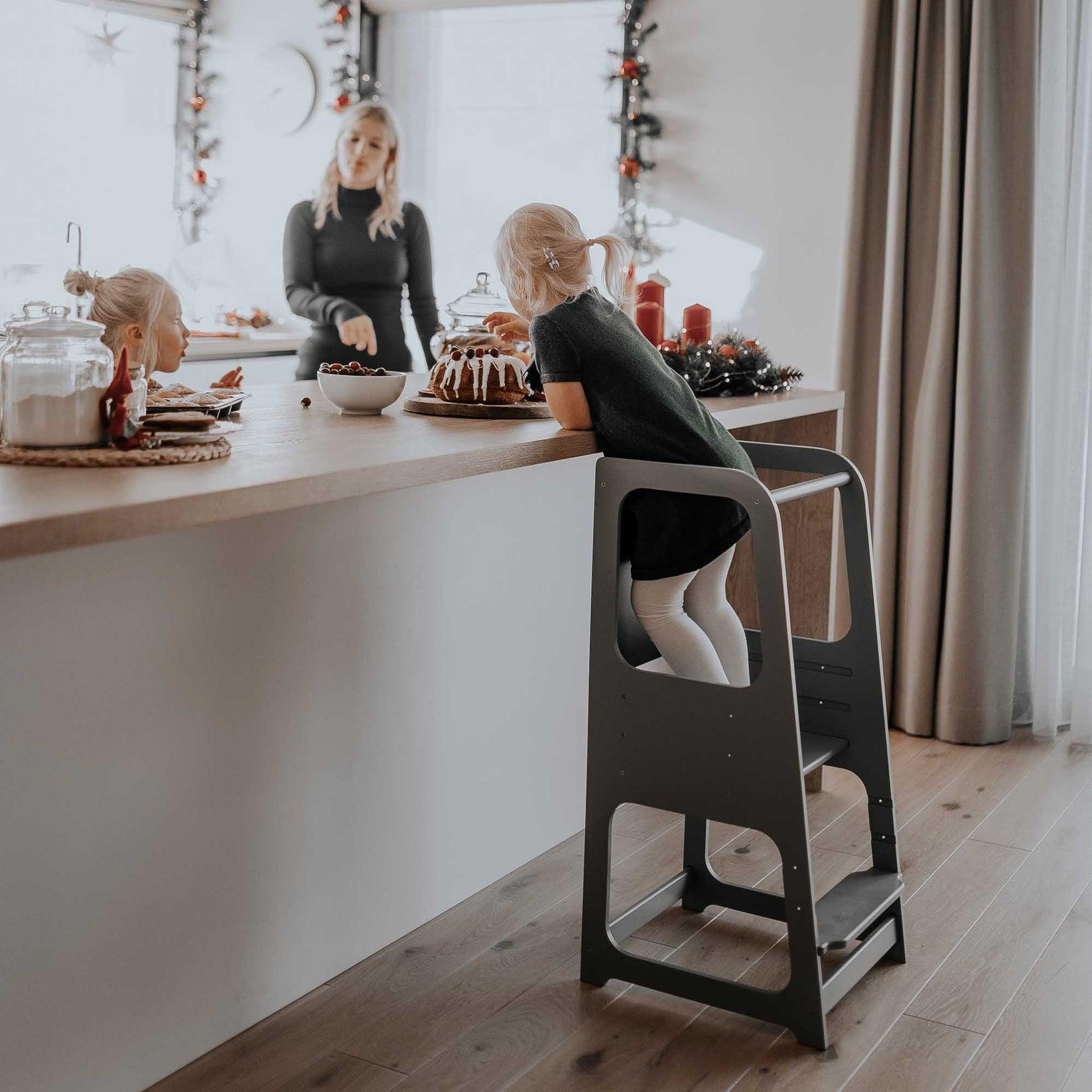 Lernturm mit Kreidetafel in 4 Farben - Kletterling – einfach Kind sein