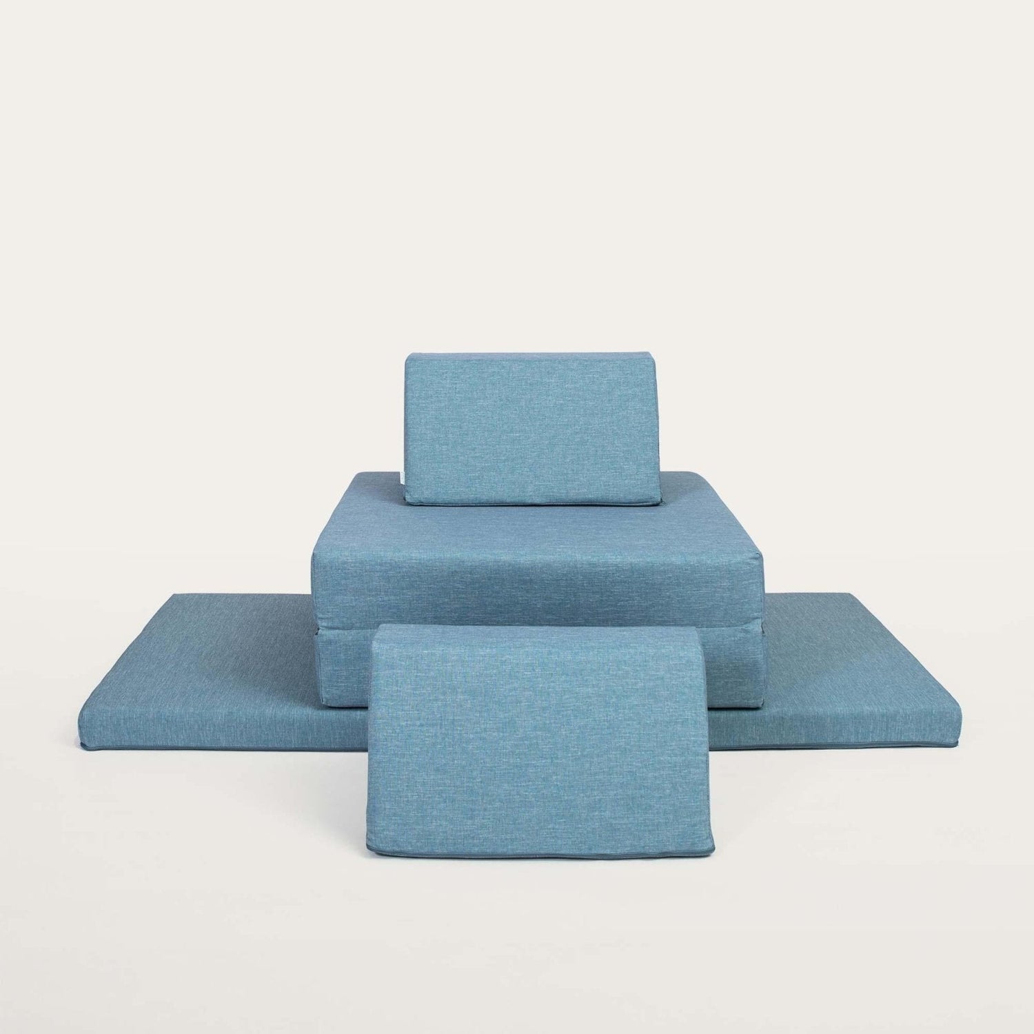 Universelles Kindersofa von monboxy in Türkis - Kletterling – einfach Kind sein