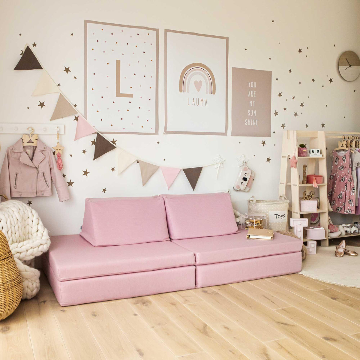 Universelles Kindersofa von monboxy in Pink - Kletterling – einfach Kind sein