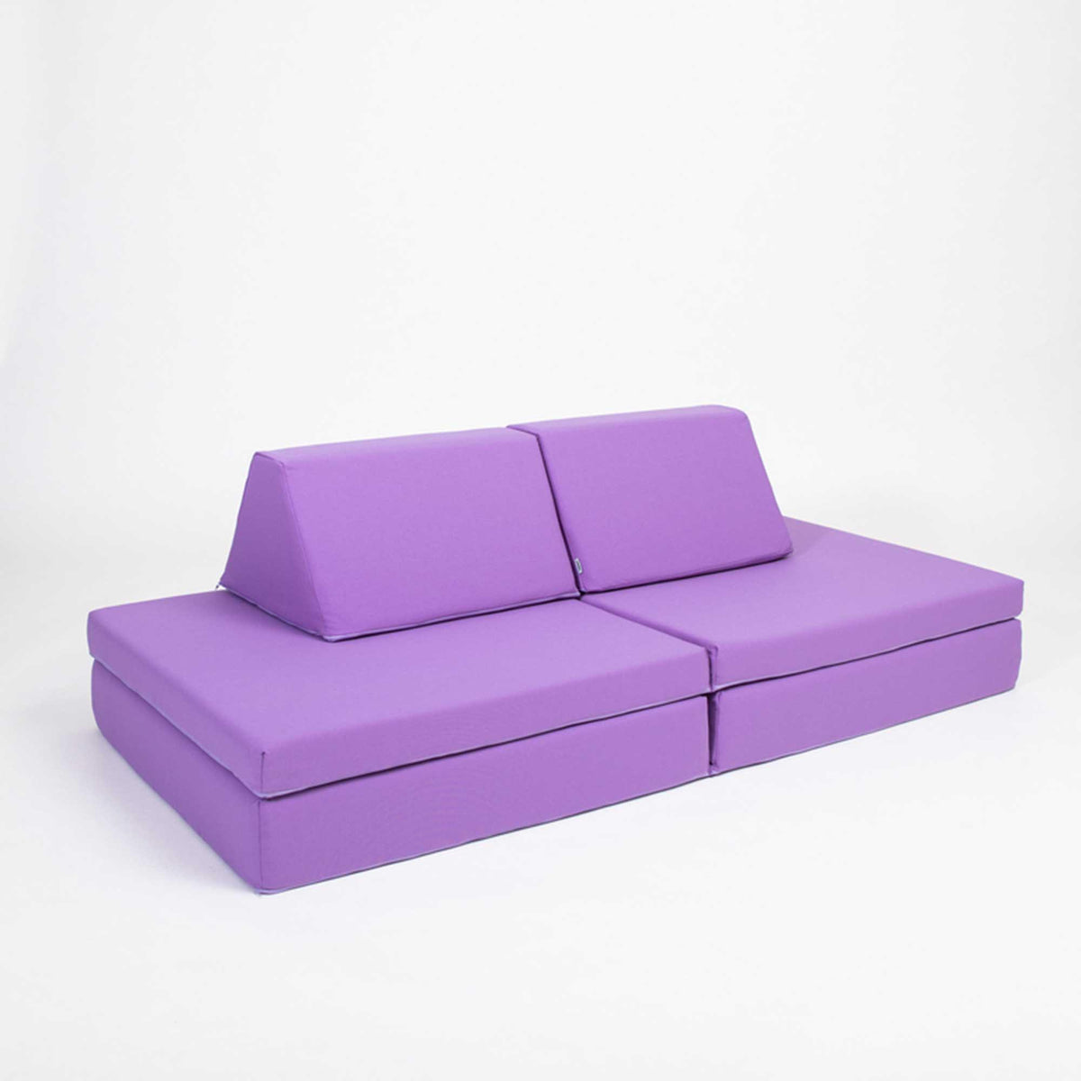 Universelles Kindersofa von monboxy in Lila - Kletterling – einfach Kind sein