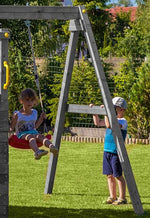 Spielturm Carol 3 in Grau für bis zu 10 Kinder mit Rutsche, Holzdach, Griffe, Rampe, Schaukel und Kletterwand - Kletterling – einfach Kind sein