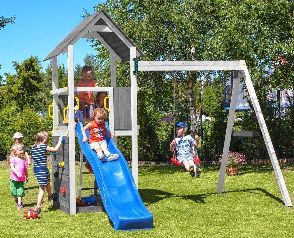 Spielturm GOO CAROL 2 | Klettergerüst OUTDOOR | in 3 Farben | bis zu 7 Kinder | Holzdach - Kletterling – einfach Kind sein